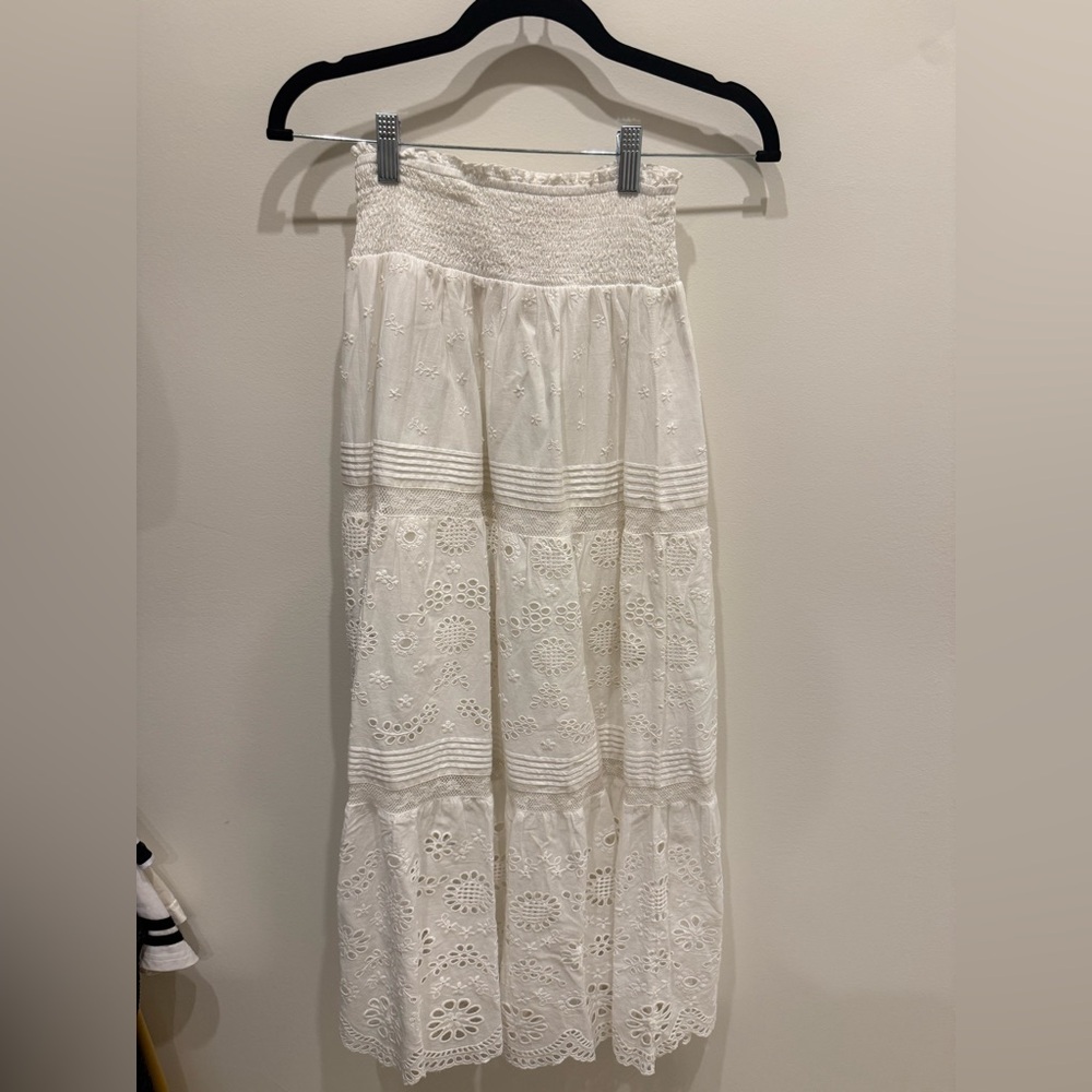 Women’s White maxi skirt.